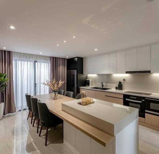 Bán Nhà Phố Mai Dịch, Phân Lô, Oto Tránh, Kinh Doanh, Gara Oto. DT 85m2, Giá 14 tỷ.