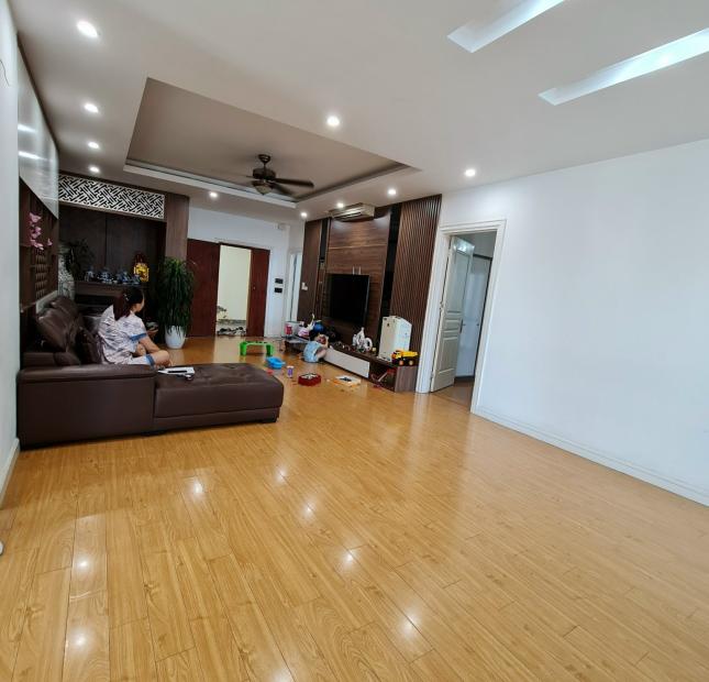 CẦN TIỀN BÁN GẤP NHÀ CHUNG CƯ 161M2 GIÁ NHỈNH 4 TỶ