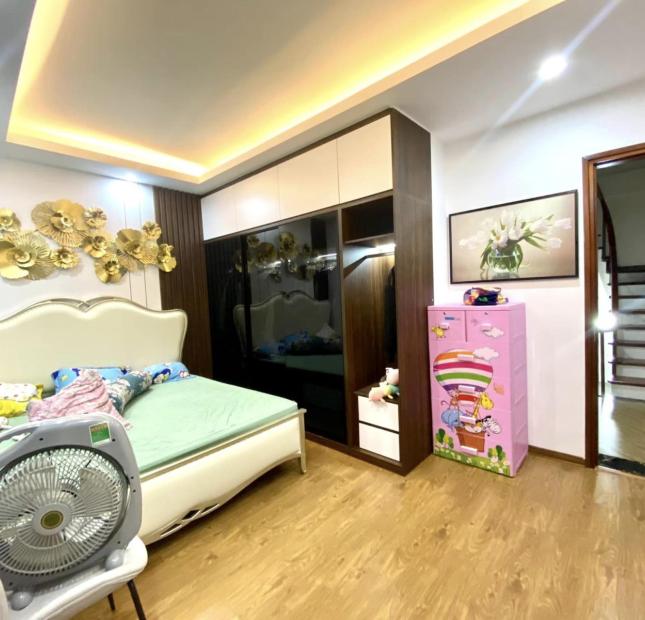 Nhà Đẹp, Gần Oto, Full Nội Thất Phố Yên Hoà 42 m2 MT 4.6m 5 Tỷ