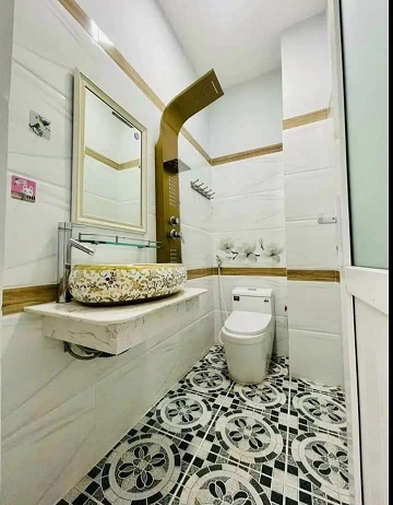 NHÀ GIÁ RẺ, CHƯA TỪNG CÓ TRONG 10 NĂM QUA, CẦN BÁN GẤP, 4,1 X 10, 2 TẦNG, HẺM 4M, CHỈ 3,4 T. -