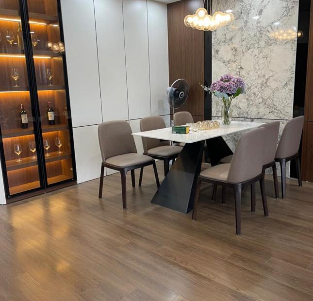 Cần bán căn chung cư Phương Đông GreenPark Hoàng Mai 99m2 mt 5m lô góc giá nhỉnh 4 tỷ.