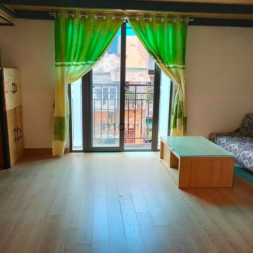 Cho hộ GĐ, nhóm 3-5 người thuê nhà tập thể tầng 2 sạch đẹp Quỳnh Mai 2 ngủ, 1 khách gần Bách Khoa