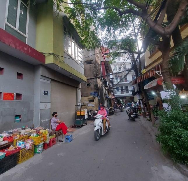 Bán nhà riêng Nguyễn Ngọc Vũ, 40m2 x 4 tầng, lô góc. LH: Địa Thủy Sư Trần Thọ 0906299843