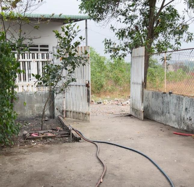 Nhà Long bình, sân XH, đường xe tải thông,  Điện nc đây đủ  2pn, 1wc, Dt 100m2, giá 610 tr
