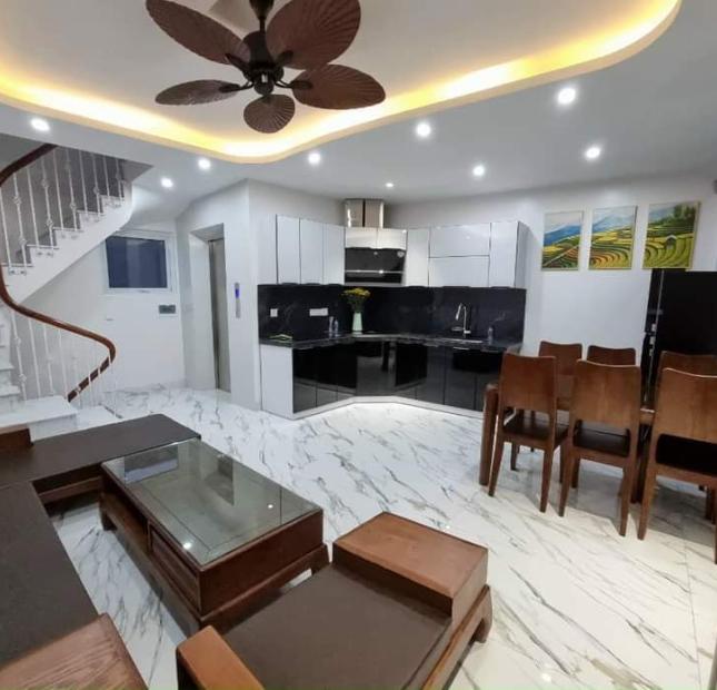 Bán nhà 5tầng dân xây phố Đội Cấn 42m2 hơn 4 tỷ gần phố 0934266313