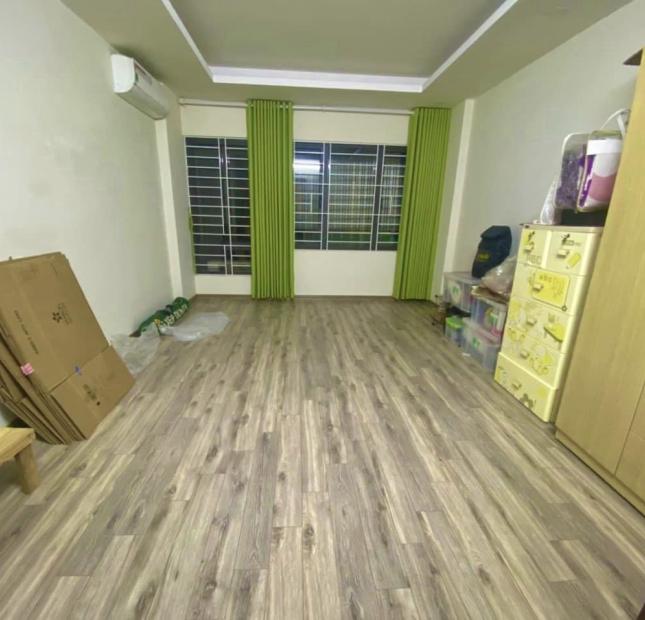 Bán nhà 5tầng dân xây phố Đội Cấn 42m2 hơn 4 tỷ gần phố 0934266313