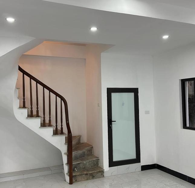 Giá Tốt. Chuyển Công Việc Bán Nhà Phúc Lợi, Long Biên 4T, 35m2 chỉ 2,4 tỷ