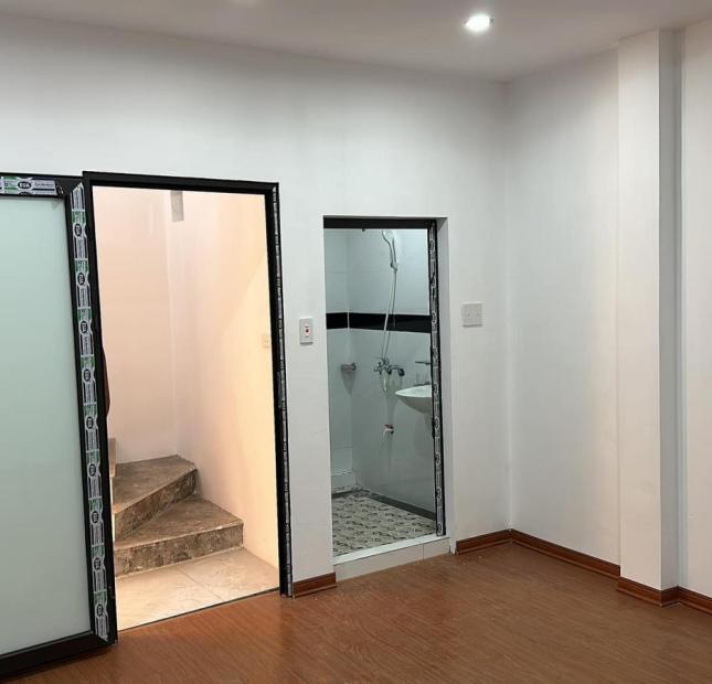 Giá Tốt. Chuyển Công Việc Bán Nhà Phúc Lợi, Long Biên 4T, 35m2 chỉ 2,4 tỷ