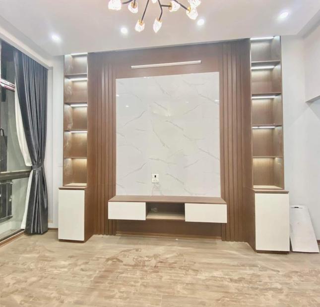 Bán nhà Hào Nam 55m Phân lô cán bộ Ô tô vào nhà Giá bán gấp