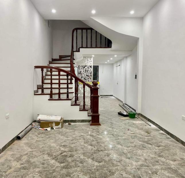 Bán nhà Hào Nam 55m Phân lô cán bộ Ô tô vào nhà Giá bán gấp