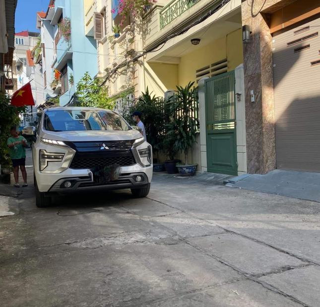 Bán nhà Hào Nam 55m Phân lô cán bộ Ô tô vào nhà Giá bán gấp