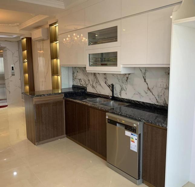 Bán nhà mặt Phố Trần Khát Chân 50m- 5 tầng - Vỉa hè đá bóng- chỉ 17 tỷ