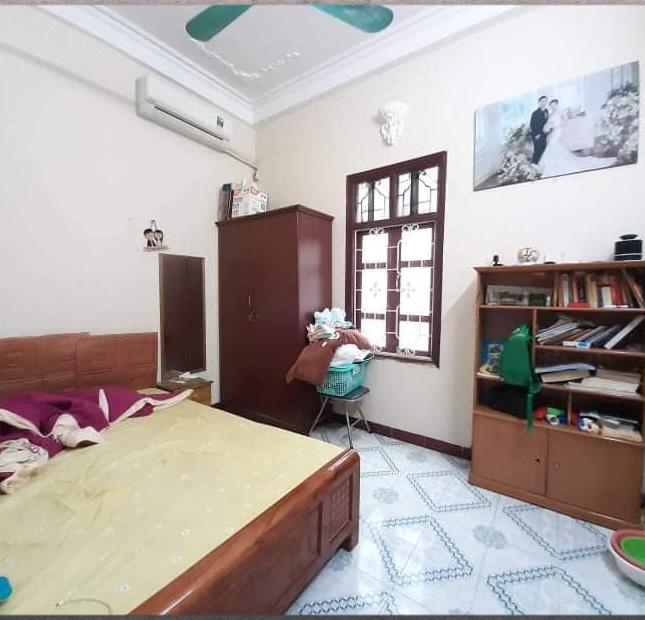 Bán nhà mặt phố Hào Nam 50m Vỉa hè Ô tô đỗ tiện kinh doanh Giá siêu tốt