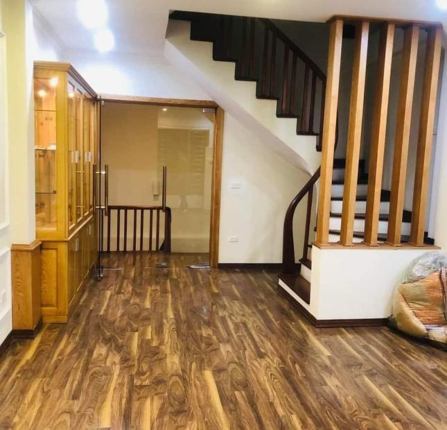 Bán nhà Võ Chí Công: Mặt ngõ oto rộng thông, kinh doanh. 45m2 xây 6T. Chỉ 6.6 tỷ