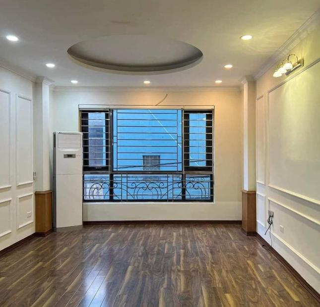 Bán nhà Võ Chí Công: Mặt ngõ oto rộng thông, kinh doanh. 45m2 xây 6T. Chỉ 6.6 tỷ