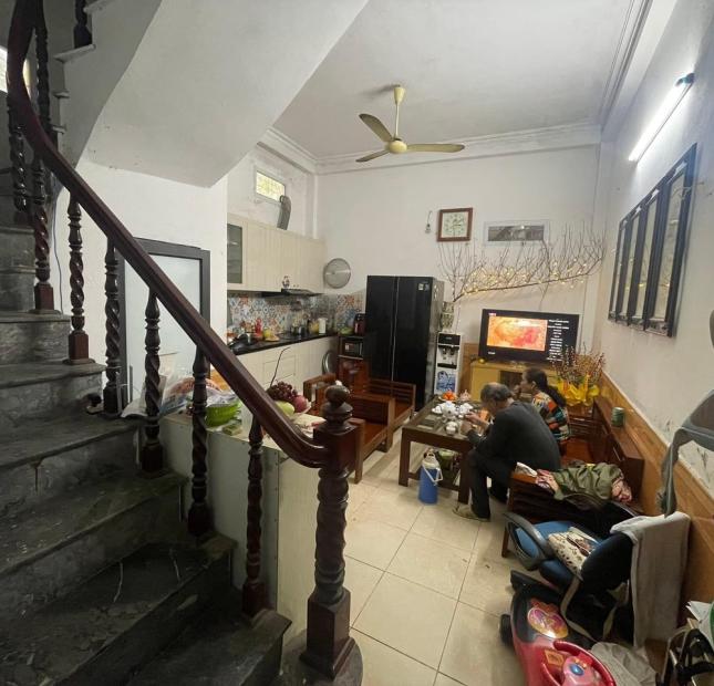 Chính chủ cần bán nhà Ngõ, Phố Nguyễn Trãi , 61m2 , Tầng 2 , 73m2 x 3 Tầng, MT 4.1m,  Giá 6,8 tỷ