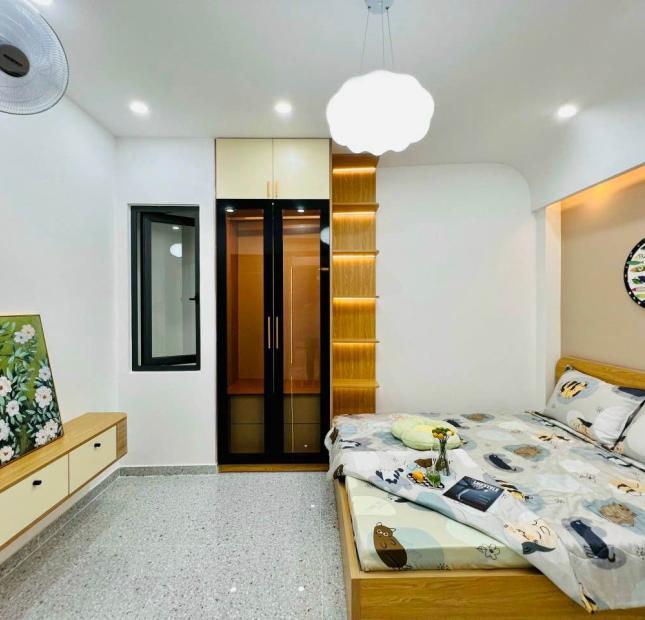Chỉ hơn 8 tỷ, nhà 50m2, 5 tầng, Lê Hồng Phong, Q10