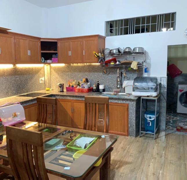 Hẻm xe hơi đậu (60m2) Cách Mạng Tháng Tám, Quận 10, Chỉ 7.8 tỷ