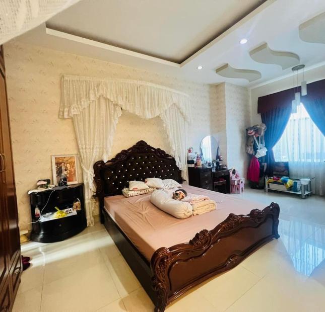 Bán biệt Thự An Dương Vương, ngay CV Phú Lâm,250m2 (7.6x33m), 4T, 27.8 tỷ