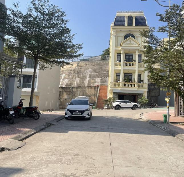Bán 3 lô đất nhà ống giá tốt tại KĐT đồi ngân hàng cột 2,Hạ Long