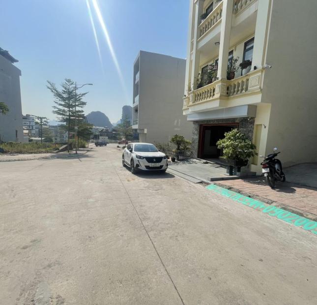 Bán 3 lô đất nhà ống giá tốt tại KĐT đồi ngân hàng cột 2,Hạ Long