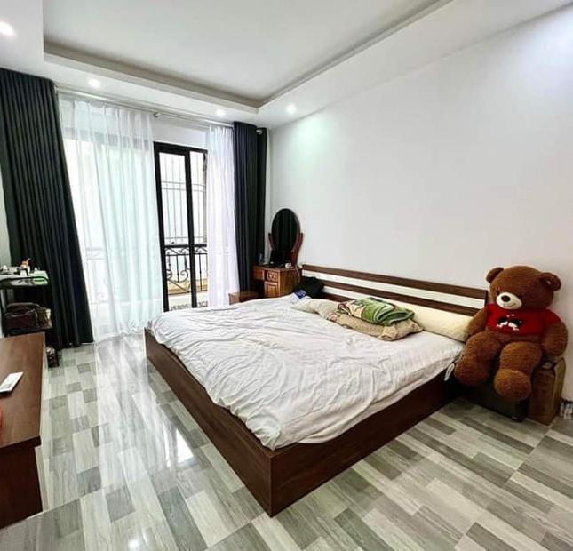 Bán nhà Minh Khai, 35 m x 5 tầng , chủ nhà là thầy phong thủy , 4 tỷ