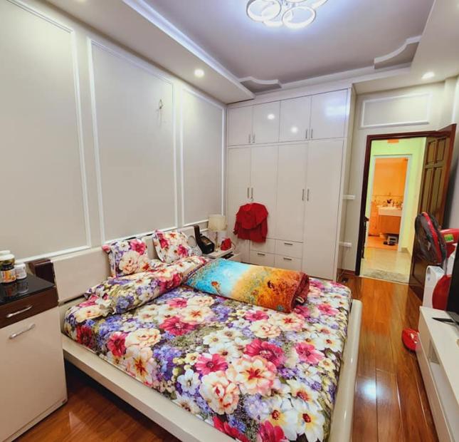 Vị trí đẹp, giá mềm, Lê Thanh Nghị 71mx4tx4.5m, 1 bước phố, 2 bước BV Bạch Mai, ôtô, KD đỉnh