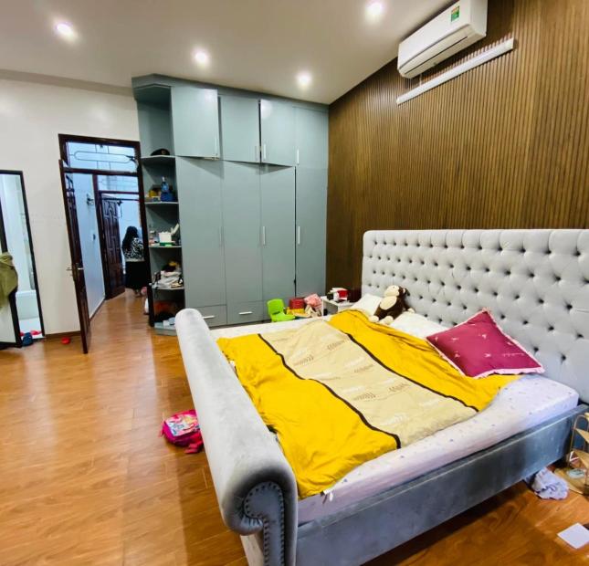 Nhà đẹp Láng Đống Đa tặng full nội thất tương lai mặt phố diện tích 90m2 mặt tiền 5m.
