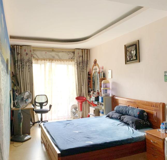 Bán nhà Phương Mai 90m mặt tiền rộng Sân vườn Ô tô đỗ cửa Giá sốc