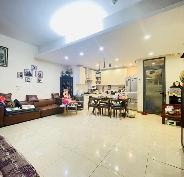 Bán gấp Chung cư 164 Khuất Duy Tiến Dt 130m2 giá chỉ 2.9 tỷ Thanh Xuân lh 0981263018
