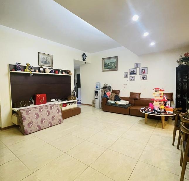 Bán gấp Chung cư 164 Khuất Duy Tiến Dt 130m2 giá chỉ 2.9 tỷ Thanh Xuân lh 0981263018