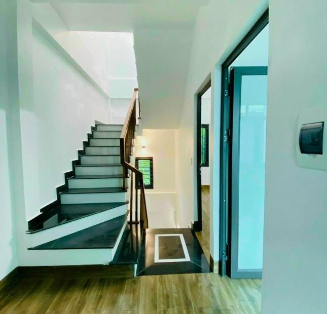 Bán gấp nhà 3 tầng kiên cố ngõ ô tô phố Bình Lộc chỉ 2,15 tỷ