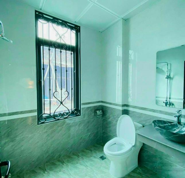 Bán gấp nhà 3 tầng kiên cố ngõ ô tô phố Bình Lộc chỉ 2,15 tỷ