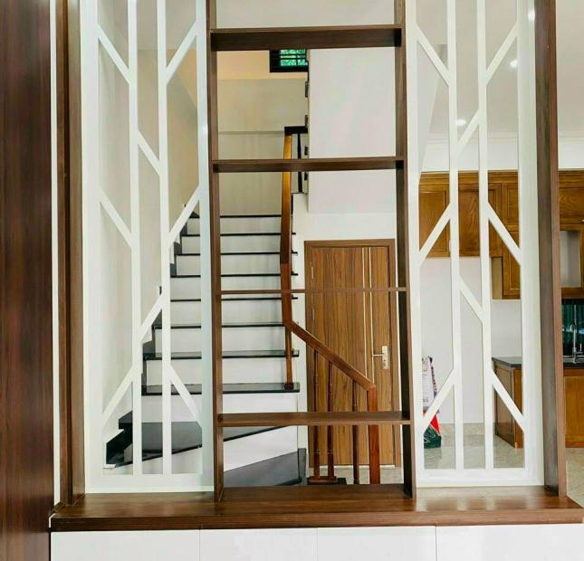 Bán gấp nhà 3 tầng kiên cố ngõ ô tô phố Bình Lộc chỉ 2,15 tỷ