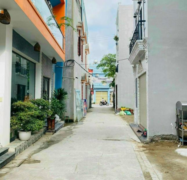 Bán gấp nhà 3 tầng kiên cố ngõ ô tô phố Bình Lộc chỉ 2,15 tỷ