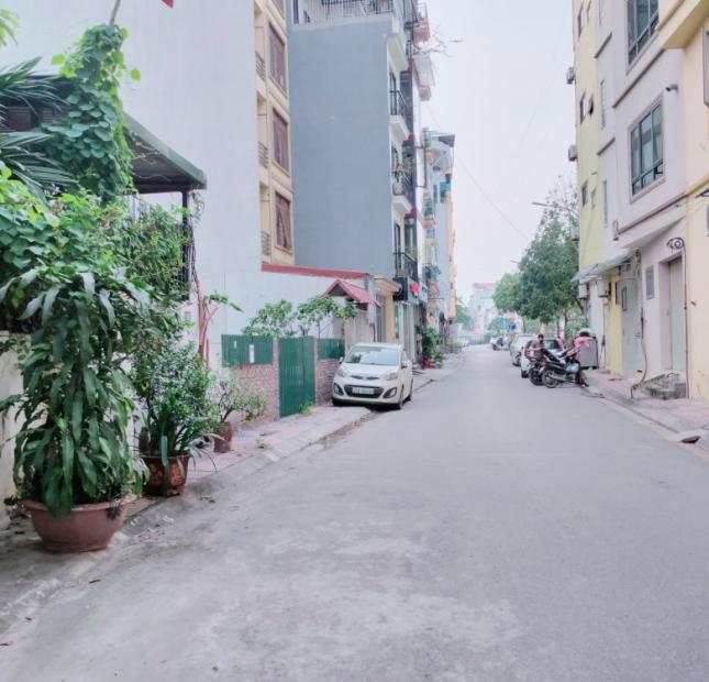 Thửa đất Phân Lô, Ôtô tránh, Diện tích 170m2, mặt tiền 10m, Cách 5m ra mặt phố Hồng Tiến.