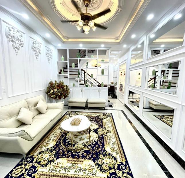 Bán nhà phố Hoàng Quốc Việt 50m2x4T, gần phố-kinh doanh-nhà đẹp ở ngay,giá 6,48 tỷ