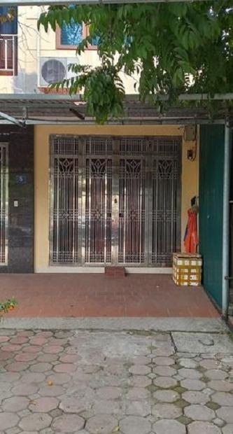 Cho thuê nhà 2 tầng 1 tum mặt đường tầu 5/775 Ngô Gia Tự, Đức Giang, Long Biên, Hà Nội