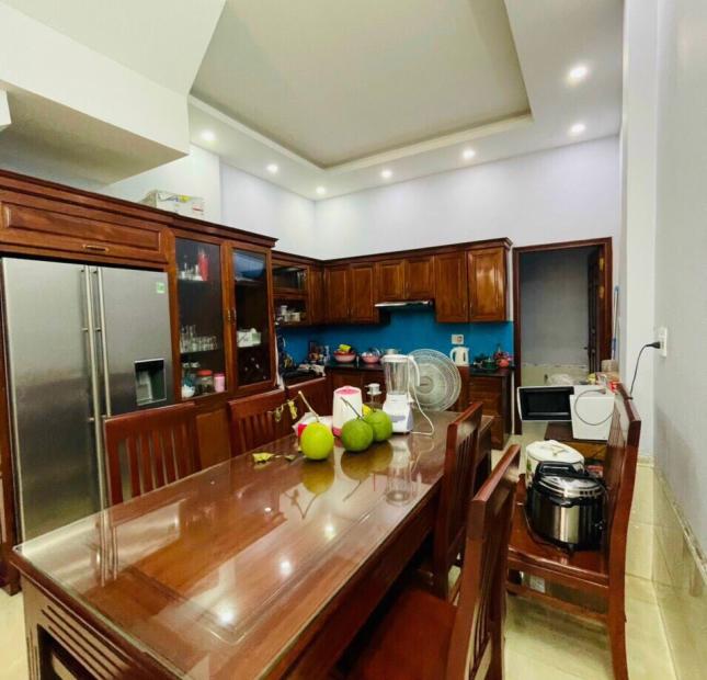 Nhà 3 tầng , khu đẹp đường 22 Linh Đông Thủ Đức, dt 80m2 giá 6,5 tỷ 