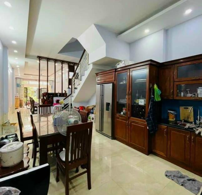 Nhà 3 tầng , khu đẹp đường 22 Linh Đông Thủ Đức, dt 80m2 giá 6,5 tỷ 