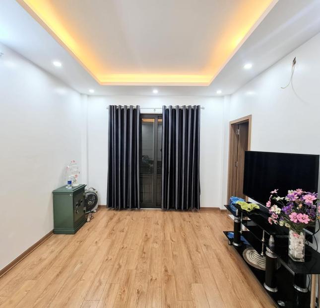 BÁN GẤP NHÀ PHỐ HOÀNG MAI , DT 30M2 , 5 TẦNG LONG LANH , MT 5M , GIÁ CHỈ NHỈNH 3 TỶ.