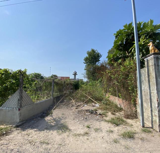 Bán thửa đất 2 mặt tiền 273.8 m2 gần sân banh Gia Bình, UBND, dài 65m.
