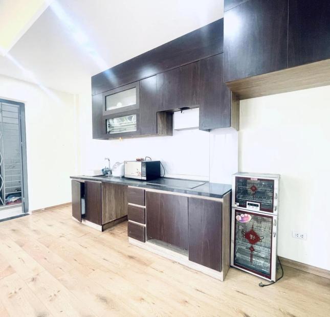 Nhà liền kề 124 Vĩnh Tuy, 61m2 x 6 tầng thang máy, MT 7.2m, giá 12 tỷ, 0867195893