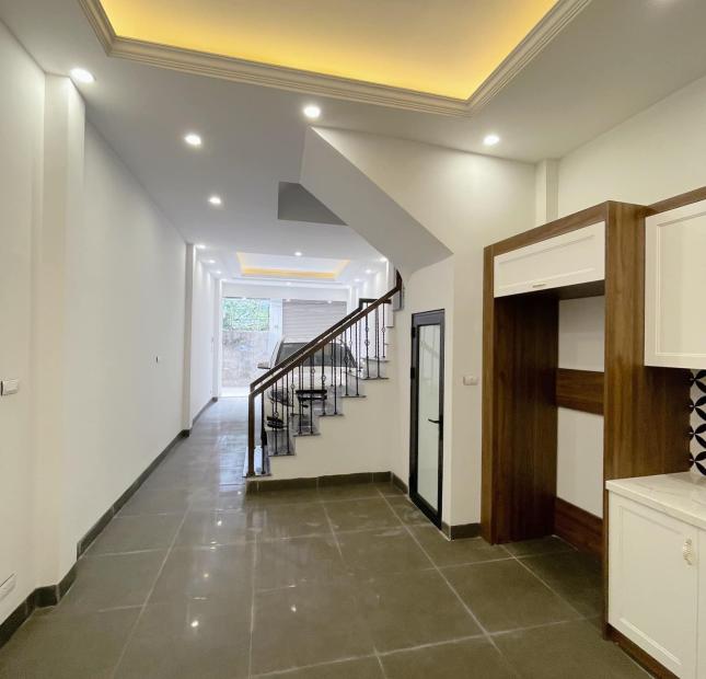 Bán Gấp Nhà Cổ Linh, Phố Trạm, 50m2, Phân Lô, Gara, Ô TÔ, Kinh Doanh, Nhỉnh 6 Tỷ 