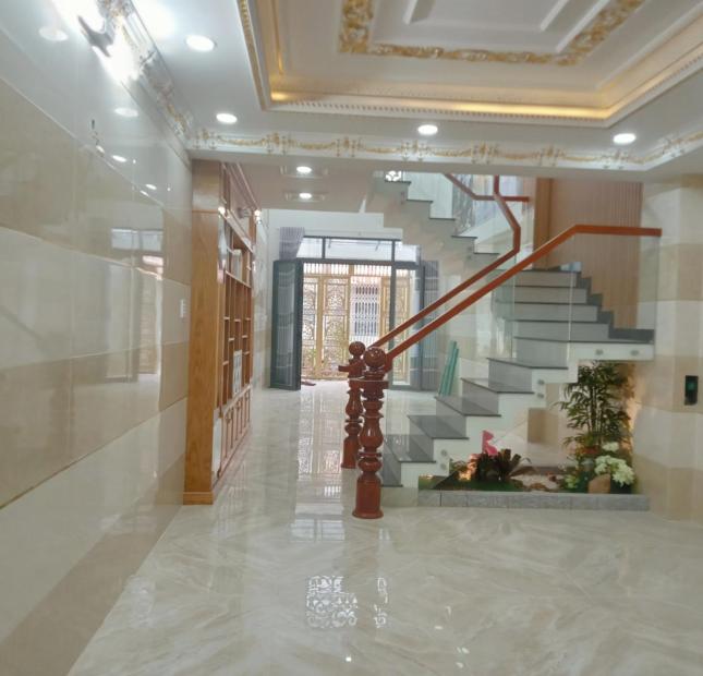 Bán nhà hẻm 8m, đường Lê Văn Quới, Q. Bình Tân. DT: 4 x 14m, trệt + Lửng + 3 Lầu