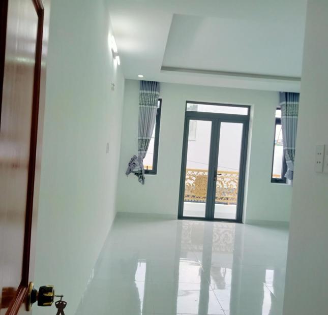 Bán nhà hẻm 8m, đường Lê Văn Quới, Q. Bình Tân. DT: 4 x 14m, trệt + Lửng + 3 Lầu