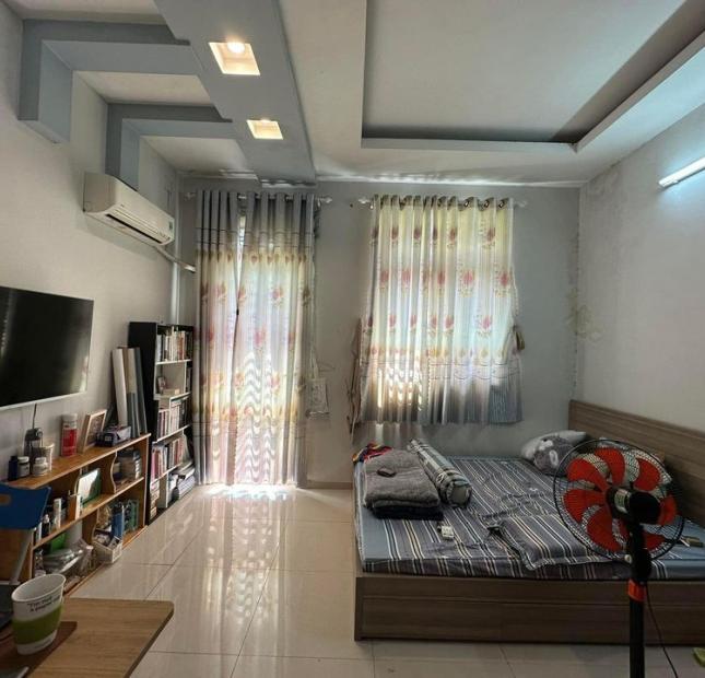 Xe hơi đậu cửa, 65m2, 6PN, Cách Mạng Tháng Tám, Q10, Giá 11.4 tỷ