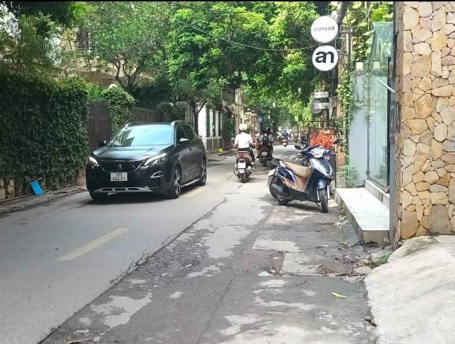 Bán thửa đất Hiếm phố Tô Ngọc Vân, Quận Tây Hồ, lô góc, mặt tiền rộng, 2000m, giá: 41 tỷ