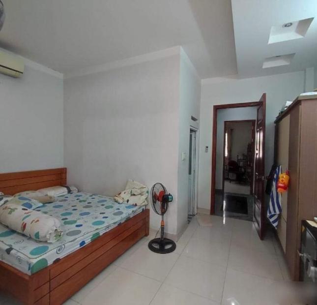 Căn nhà đường Cao Thắng, 2 tầng, giá chỉ 3,5 tỷ, tiện xây mới