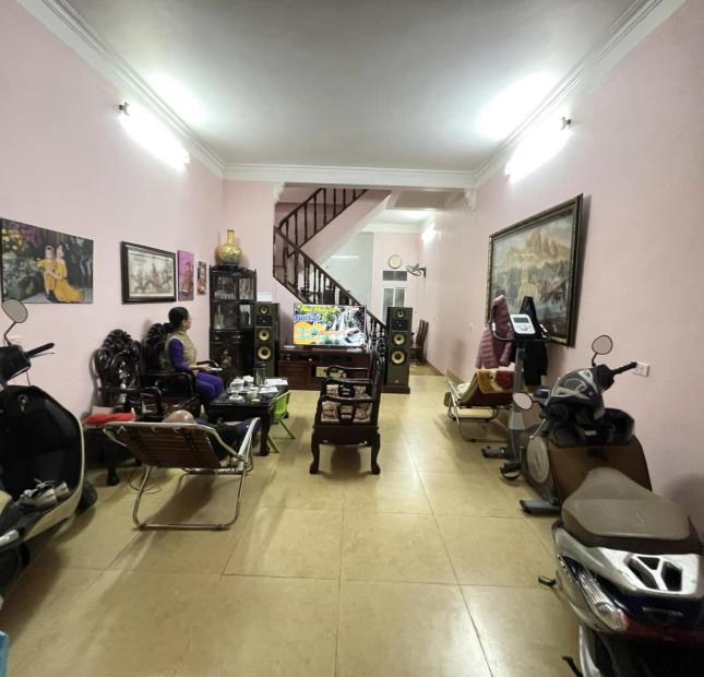 Bán Nhanh Nhà ngõ 166 Trần Duy Hưng. DT: 50m, MT: 4.4m, 3 tầng giá chỉ 7,5 tỷ